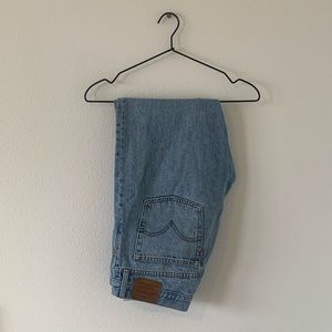 Size 30 Levi’s Wedgie Icon High Rise Fray Hem Straight Leg Ankle Jeans